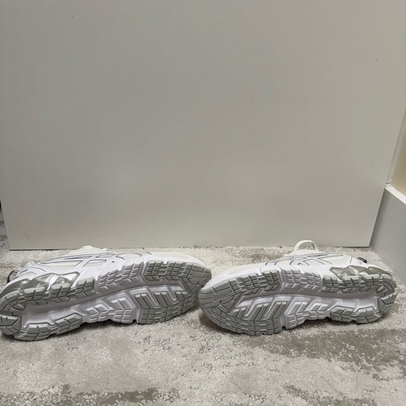 NEW NEVER WORN - ASICS GEL-Quantum 90 White/Pure Silver - Women's Size 8.5 - Picture 3 of 4